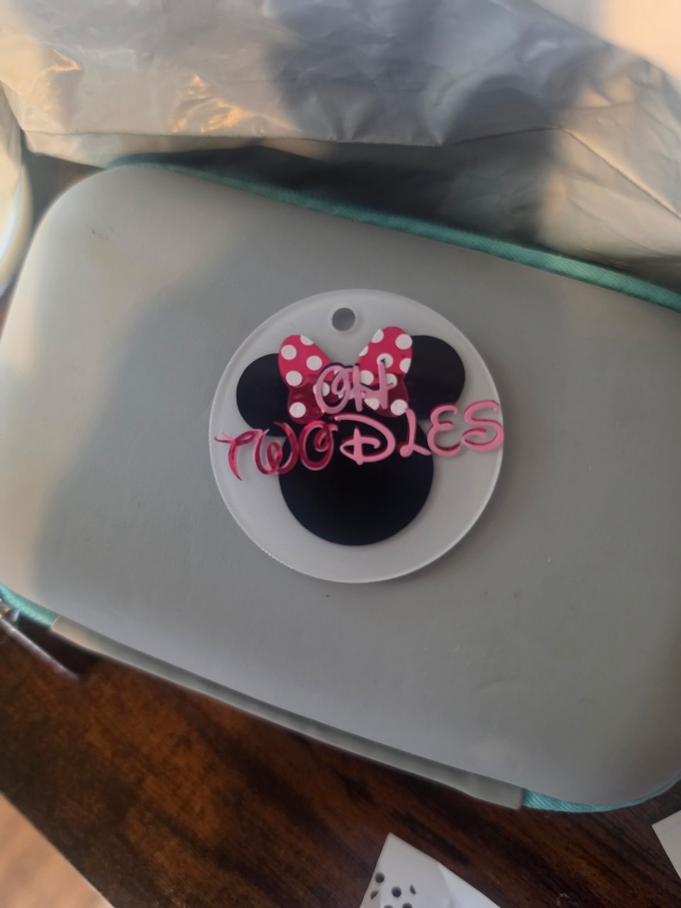 Round personalized pink and black name tag